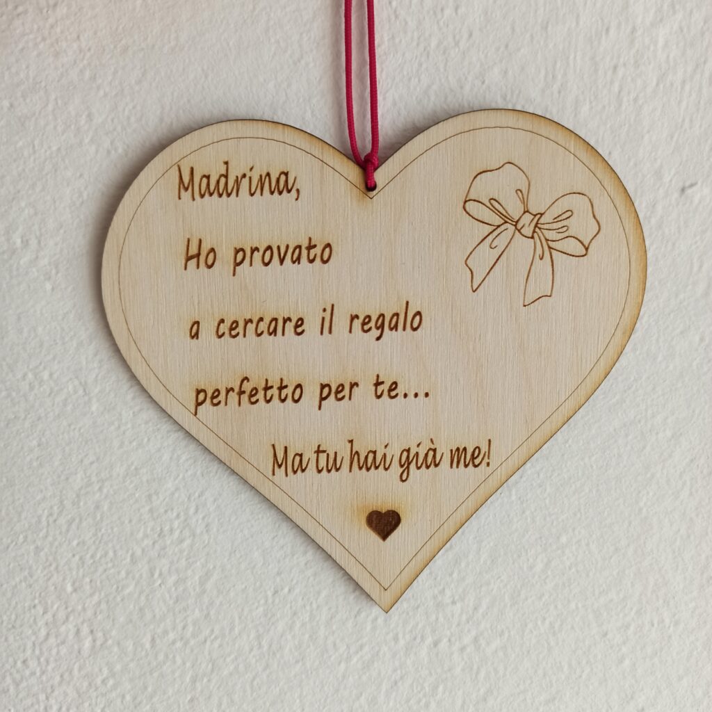 cuore in legno con frase personalizzata