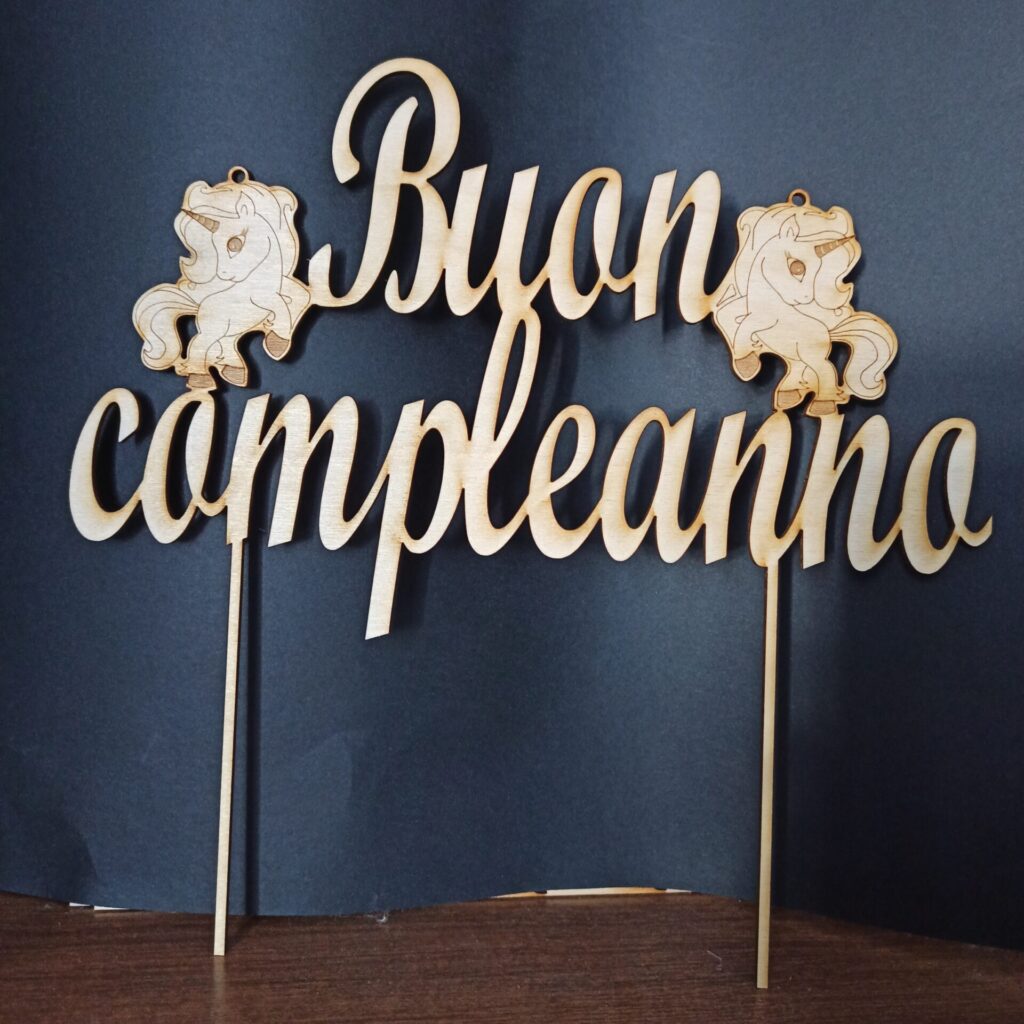 topper in legno buon compleanno
